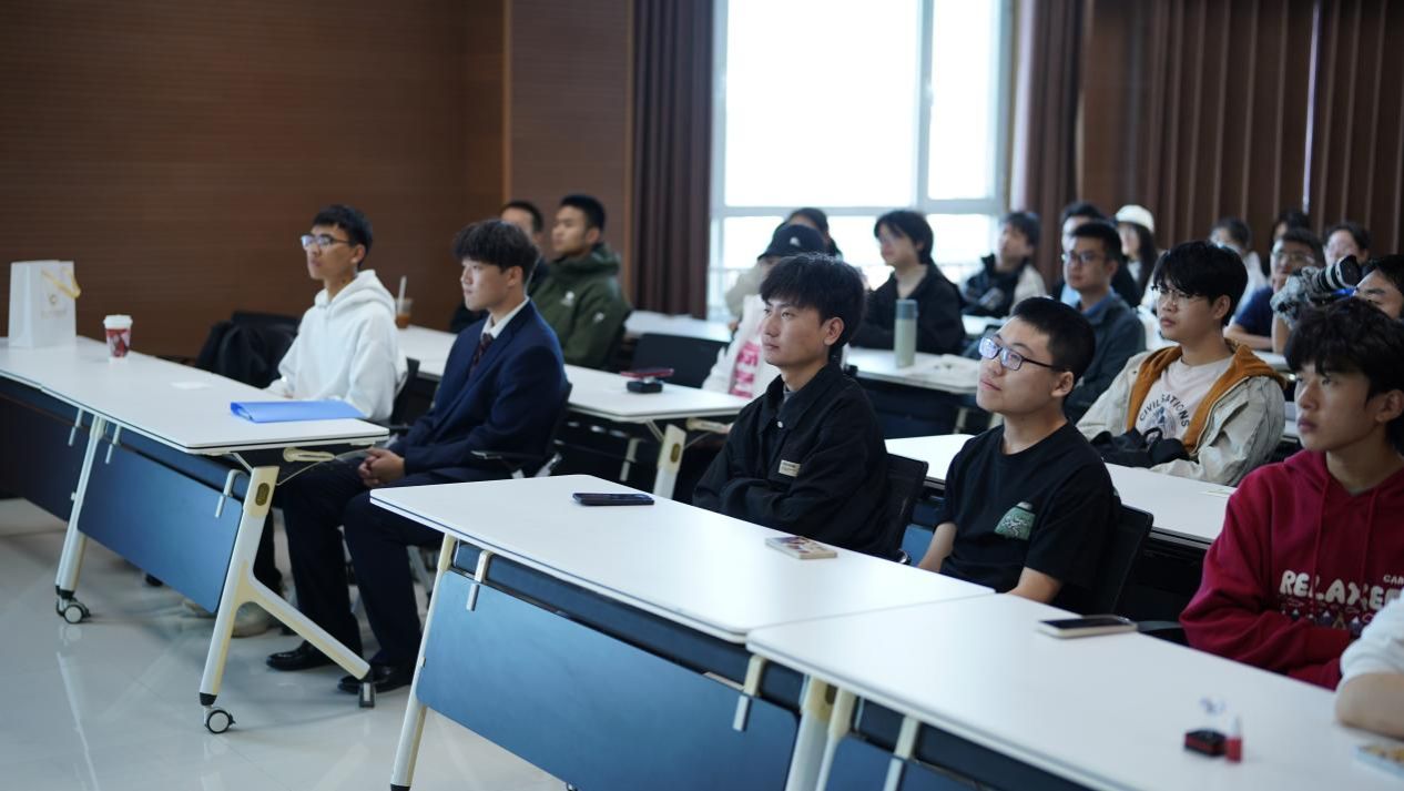 汇聚双创活力 传递科技力量——大学生创新创业基地开放日活动顺利举行